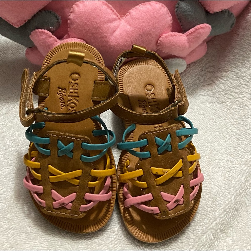 sandals used 5 times at most, practically new.